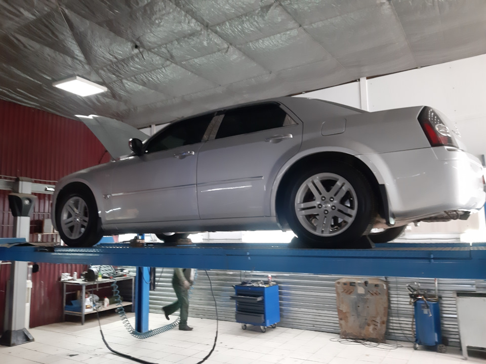Очередная замена масла. КОЛЕСНЫЕ гайки — Chrysler 300C (1G), 3,5 л ...