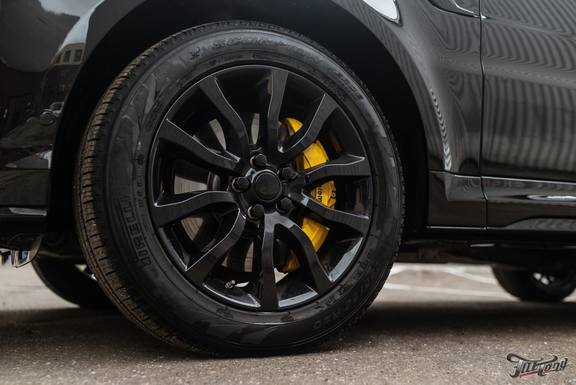 Установить спорт 3. Суппорт range Rover SVR. Rover SVR суппорта. Цвет суппортов range Rover Sport SVR. Тормоза range Rover Sport SVR.