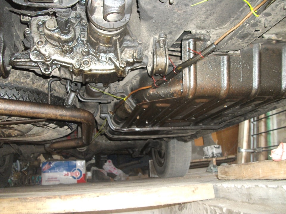 Вытекло масло из переднего моста — Lada 2120 Надежда, 1,8 л, 2004 года ...