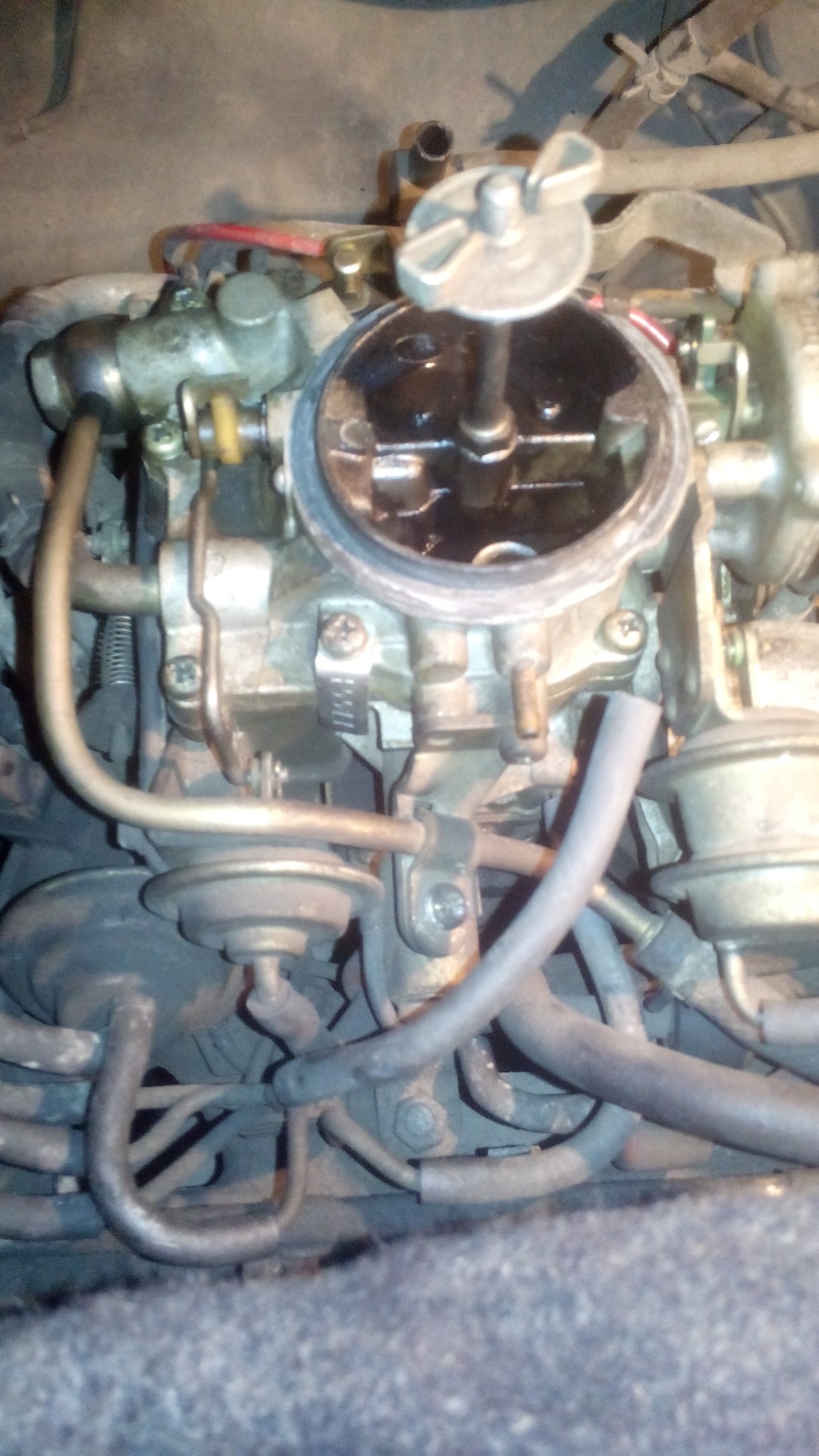 трубки карбюратора гольф 2. карбюратор пирбург 2е2 гольф 2. вакуумные шланги пирбург 2е на карбюратор на гольф 2. вакуумная система pierburg 2e2. вакуумные трубки карбюратора.