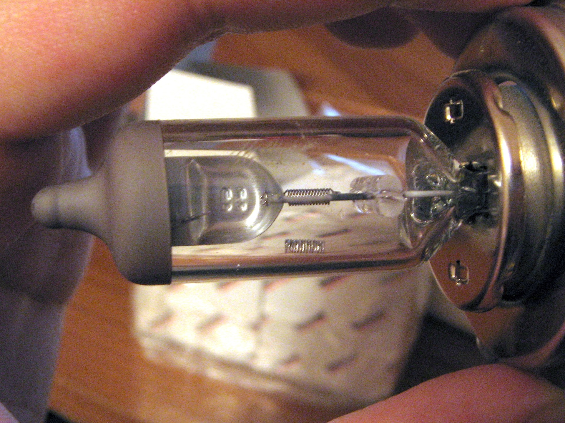 Форд фиеста лампа ближнего света 2007. Форт фиеста 2007 лампочки ближнего света. Форд фиеста лампочки ближнего. Лампа ближнего света форд фиеста 2008. Форт фиеста 1998 лампочки далный.