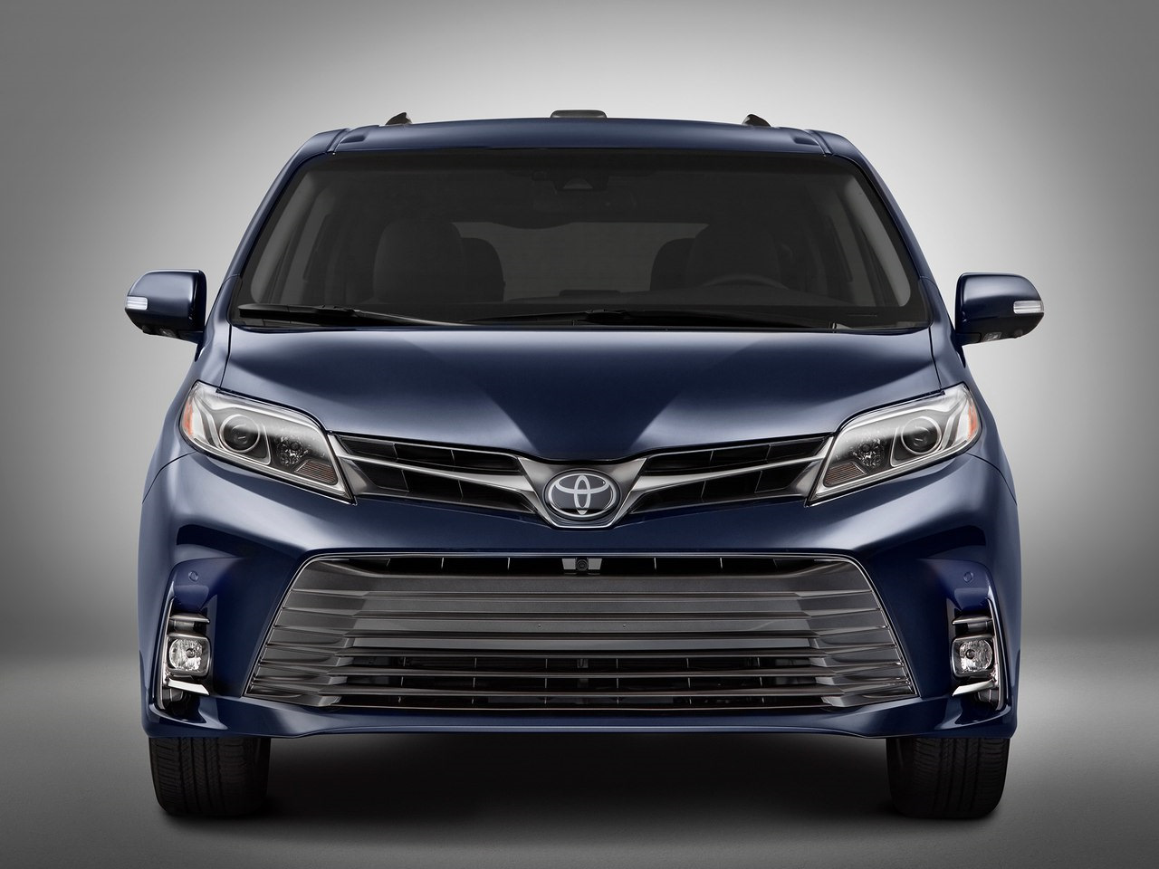 РњРёРЅРёРІСЌРЅ Toyota Sienna 2019