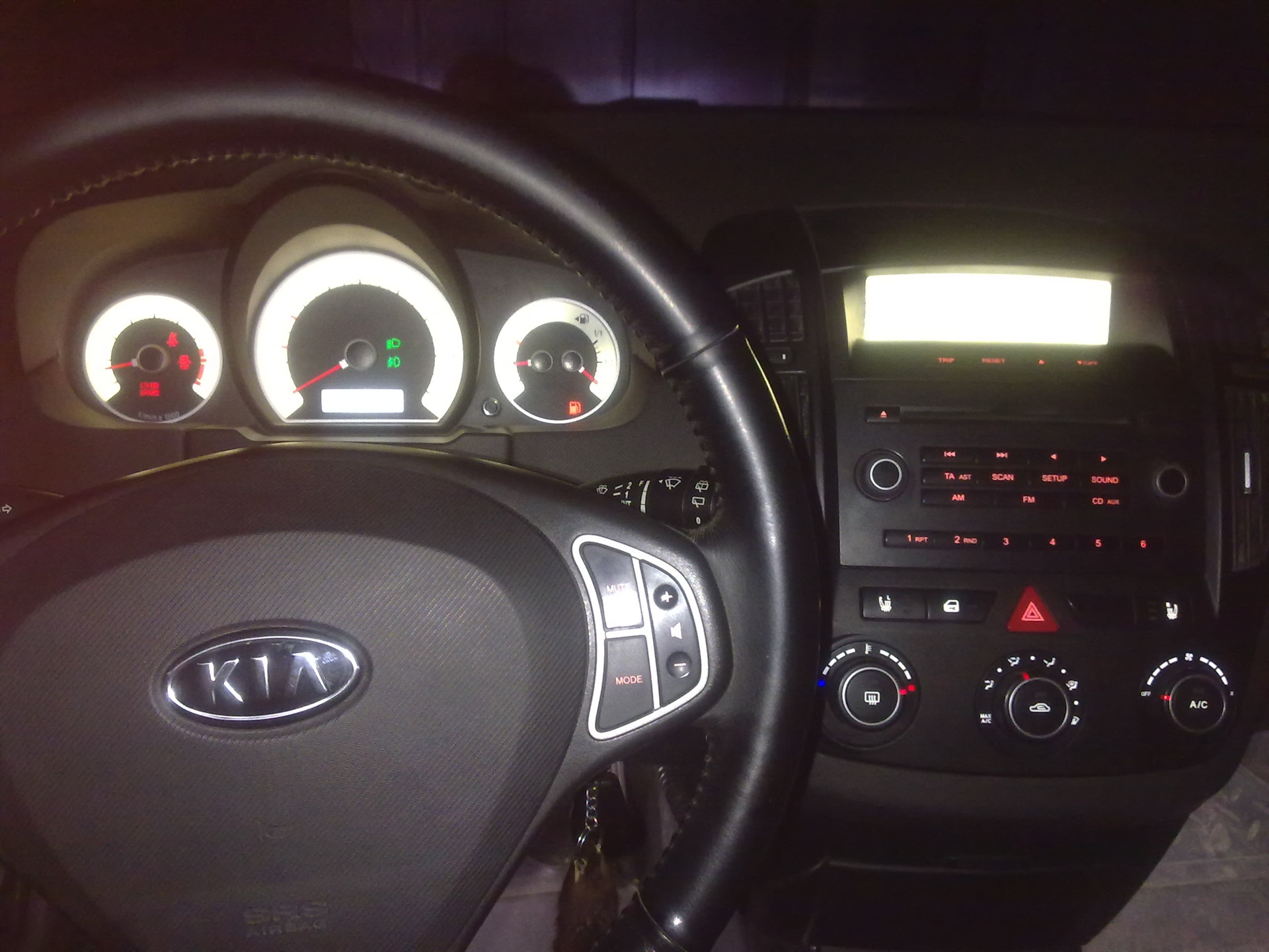 Приборка плавно становиться белой — KIA Pro_Ceed, 1,6 л., 2008 года ...