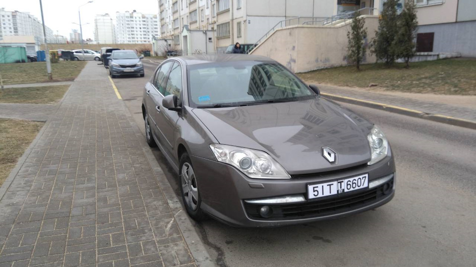 Рено лагуна 3 1.5. Renault Laguna 3 мокрый асфальт. Лагуна 3 мокрый асфальт. Рено Лагуна дизель 2008г фото.