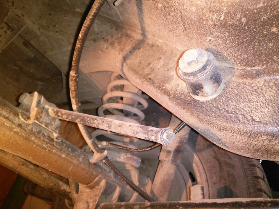 О ремонте шпилек крепления реактивных тяг, замене реактивок на урбановские, и пр