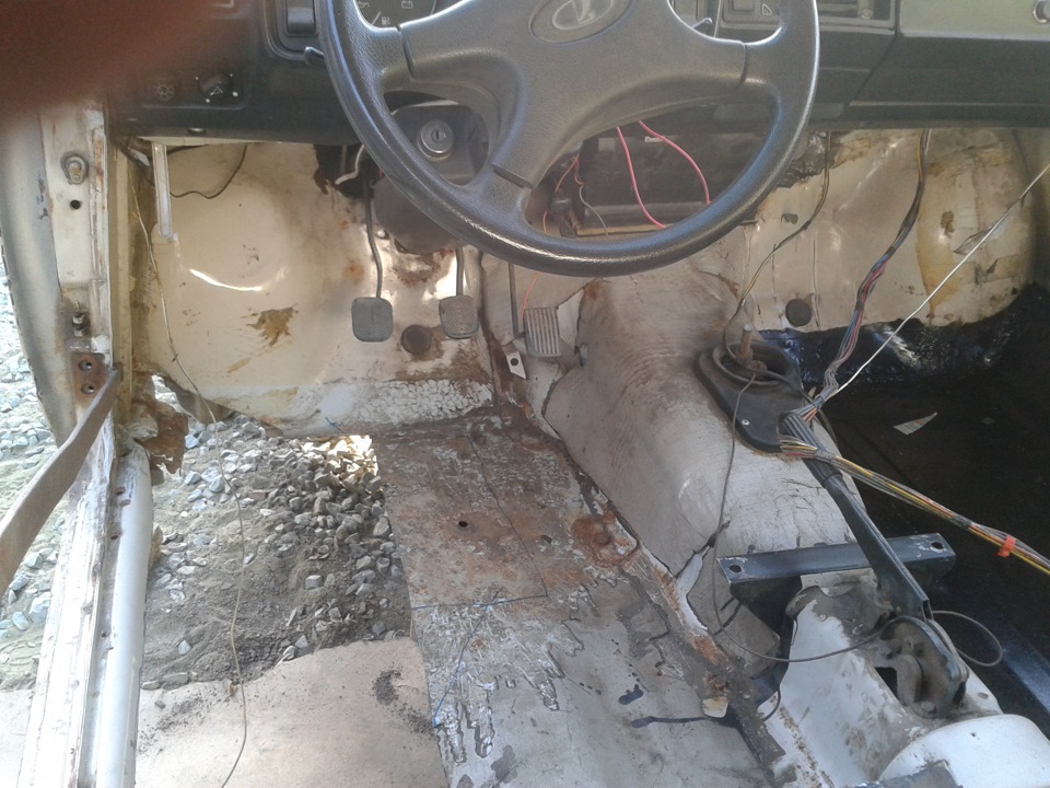 Sprinter 90 пластик салона. Ваз 2114 ништяки в салон. Пыль в салоне ваз. Ваз 2107 пыль в багажнике как избавиться. Пыль в салоне приора.