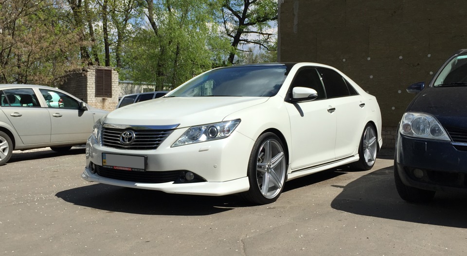 Камри 50 2.5. Toyota Camry v50 2.5. Lexus v50. Диски на Тойота Камри 50 американец. Eibach Camry se 2012.