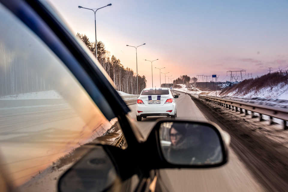 Белый солярис с синими полосками — Hyundai Solaris, 1,6 л, 2016 года ...