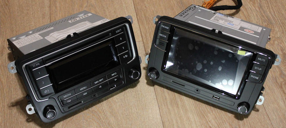 RCD220 и RCD330g+ По цвету не отличаются. Прежняя отполирована и продана за 7000₽ — Volkswagen Polo Sedan