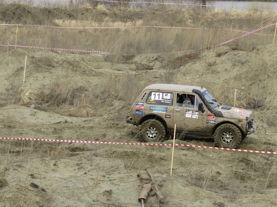 тащимся, и наш глушитель — Lada 4x4 3D