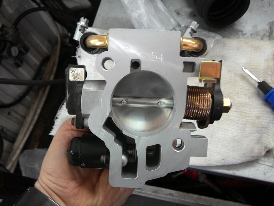 чистка дросселя и замена сеточки бензонасоса — Lada Приора хэтчбек, 1,6 ...