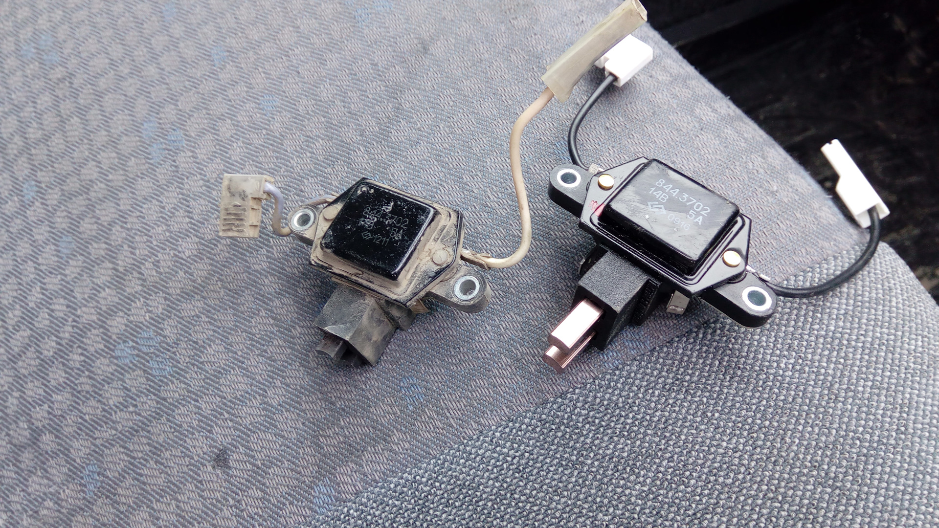 Щётки генератора ваз 2112. Щётки генератора ваз 2112 16 клапанов. Щетки генератора 2112 16 клапанов. Щетки на генератор ваз 21 214. Щётки генератора ваз 2110 8 кл.