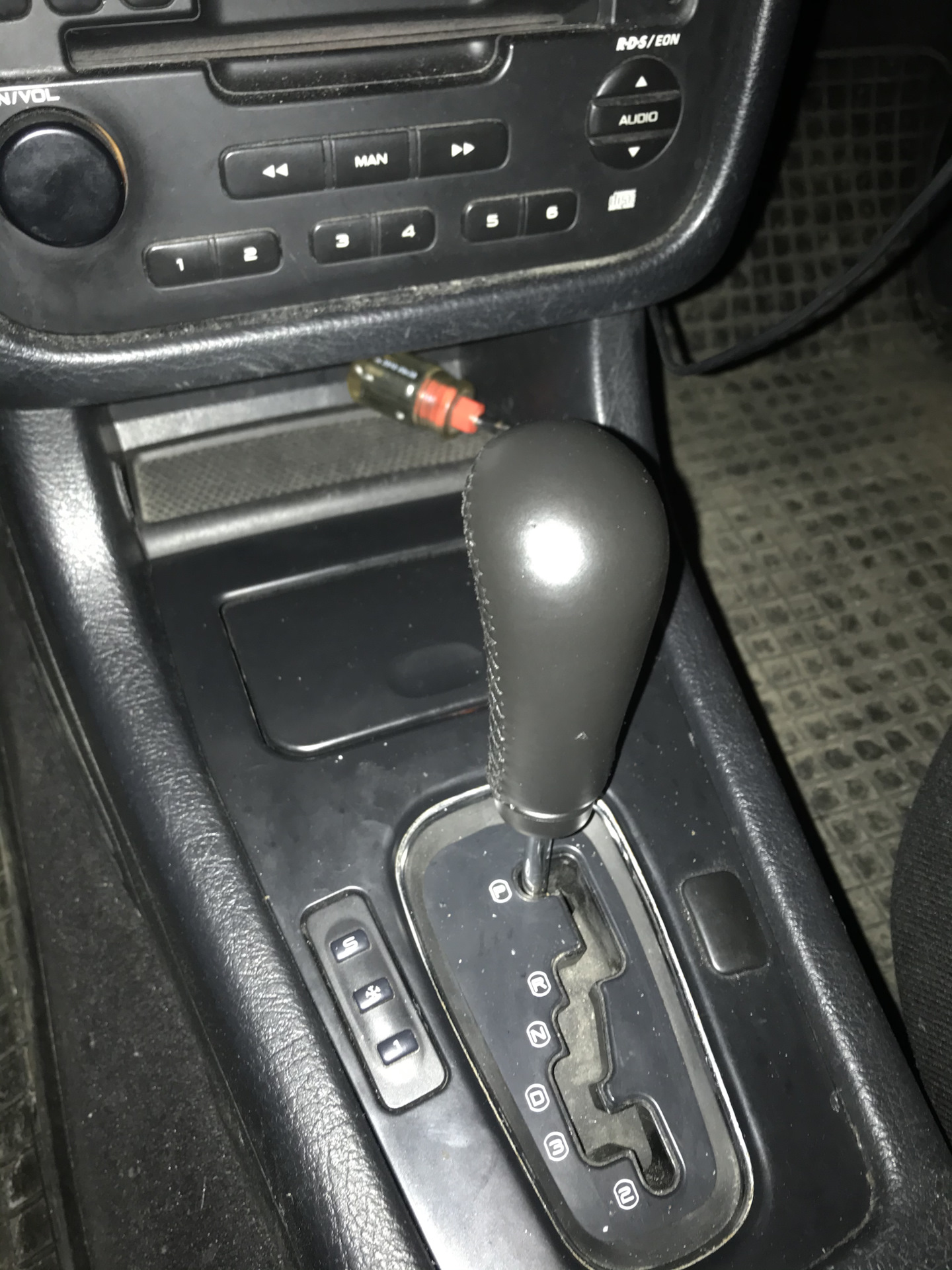 Замена рукояти кулисы акпп на кожаную — Peugeot 406 Break, 2 л, 2002 ...