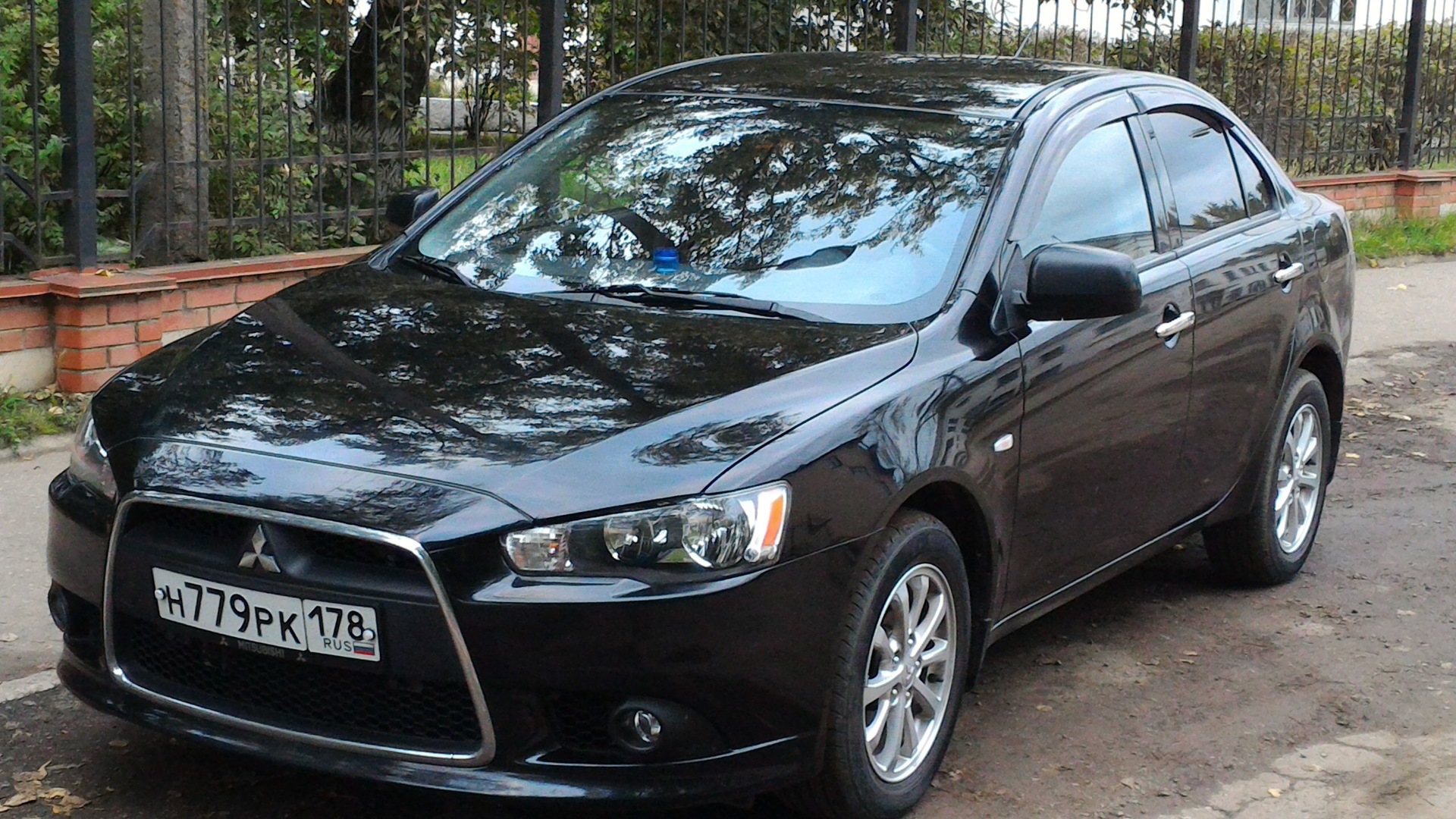 Мицубиси лансер 10 1. Mitsubishi Lancer 10 1.6. Mitsubishi Lancer 2012 черный. Mitsubishi Lancer x 2011 1.6 at. Lancer x 1.6.