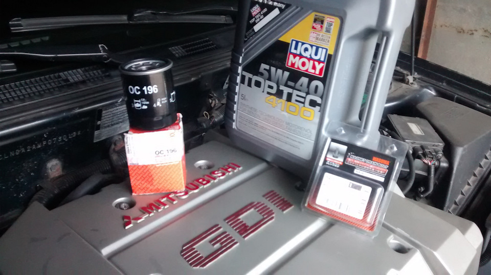 Джентльменский набор для замены масла — Mitsubishi Carisma. Запчасти на фото: OC196