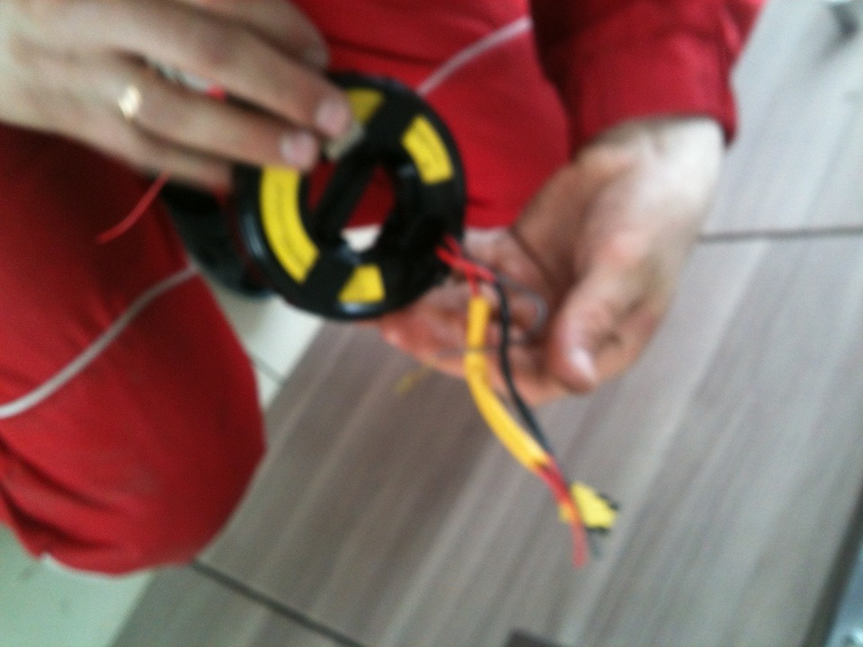 Установка кнопок на руль — Geely Emgrand EC7 FE-1, 1,8 л, 2012 года ...