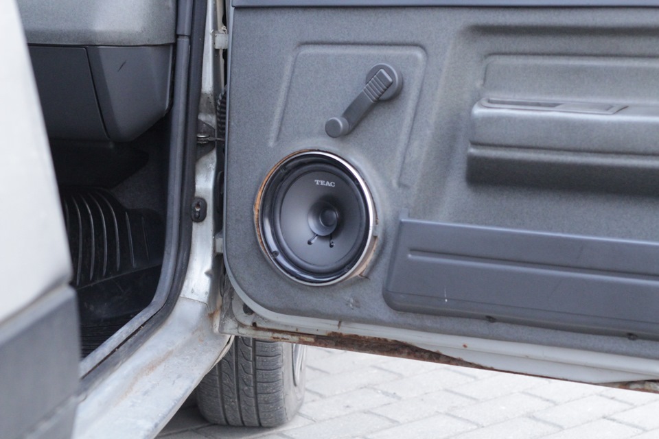 Новые колонки + проводка в крышке багажника. — Renault 5 (2G), 1,4 л ...