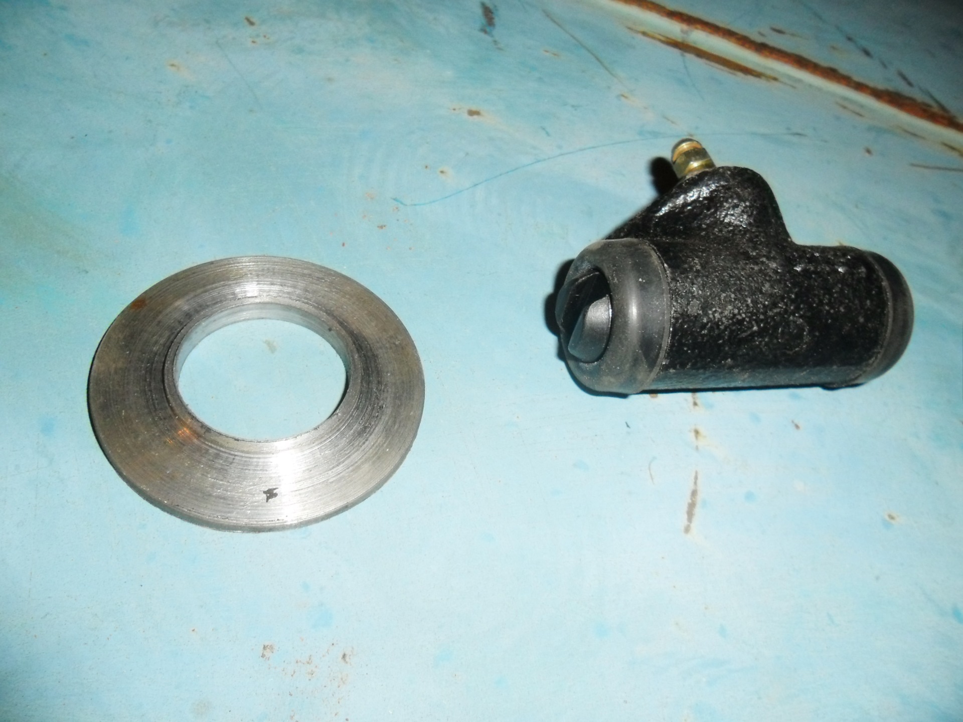 Тормозной цилиндр луаз 969м. Рабочий тормозной луаз. Рабочий тормозной цилиндр луаз 969. Тормозной цилиндр ваз на луаз. Рабочий тормозной луаз.