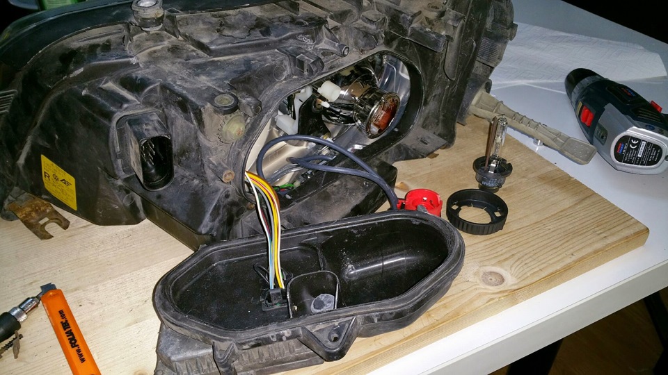 Габаритные лампочки фольксваген шаран. Плохой свет на фольксваген шаран. Замена лампочки габаритов sharan 2004. Лампочки шаран. Лампочки шаран.