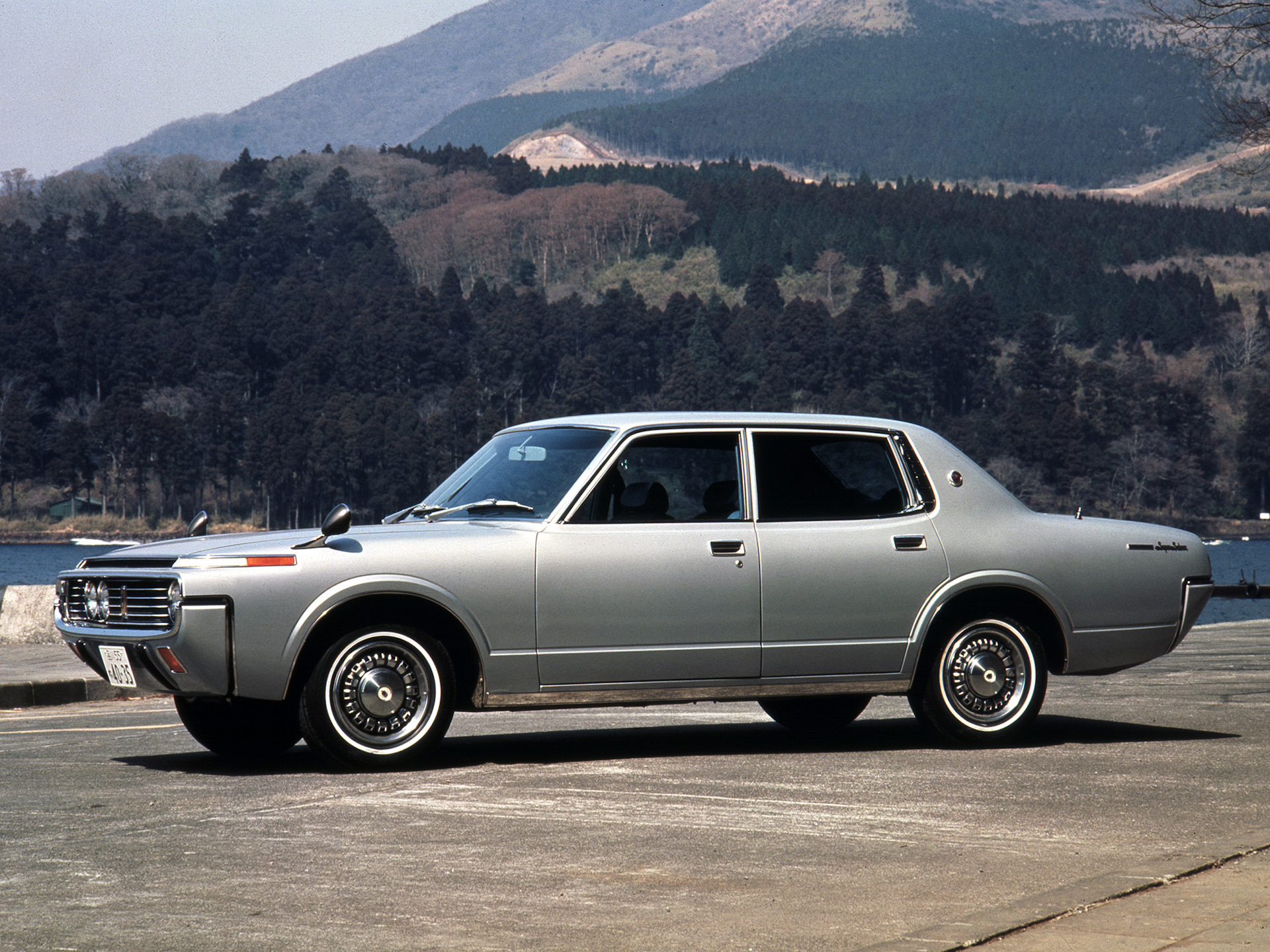 toyota crown s60