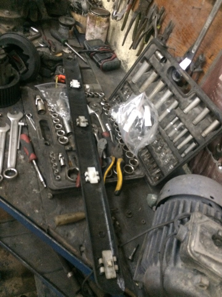 Замена щеток моторчика печки — Mercedes-Benz V-Class (W638), 2,3 л ...