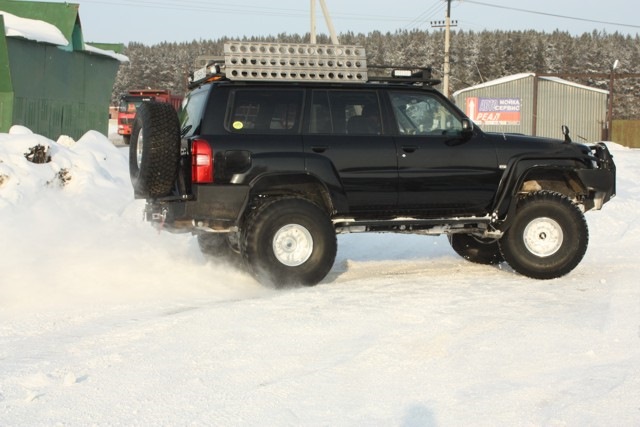 Nissan Patrol y61 большие колеса