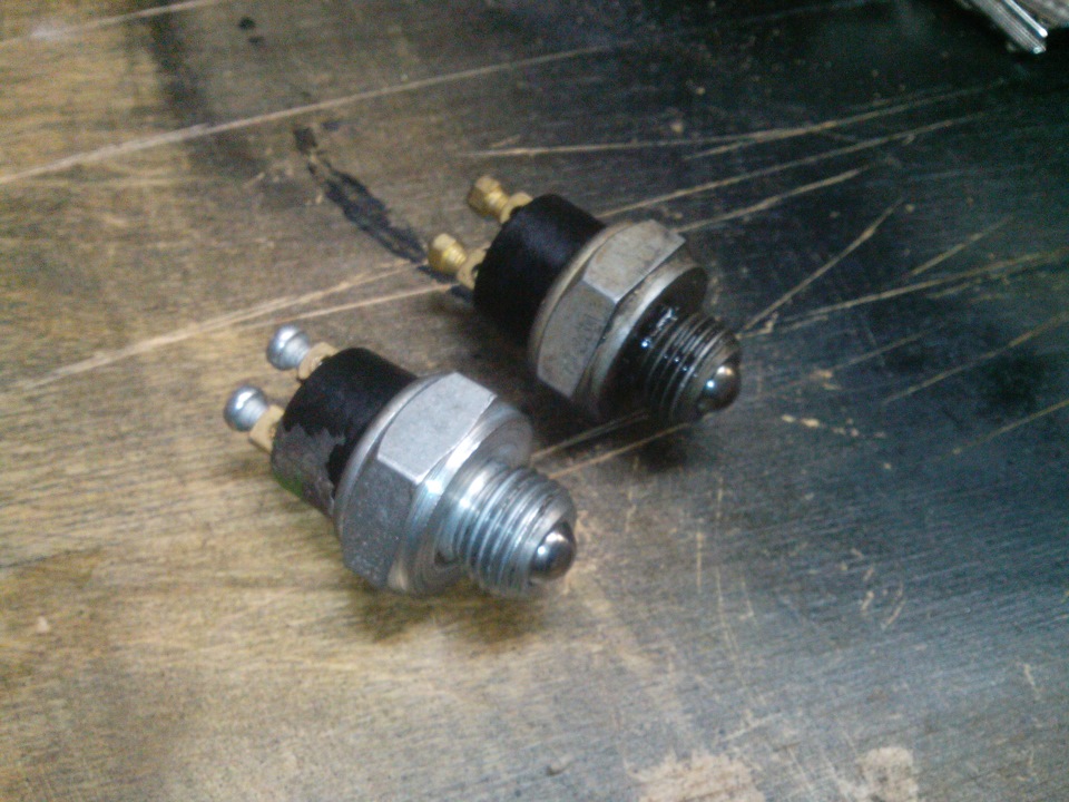 Замена масла, свечей и включателя заднего хода — ЛуАЗ 969, 1,2 л, 1987 ...