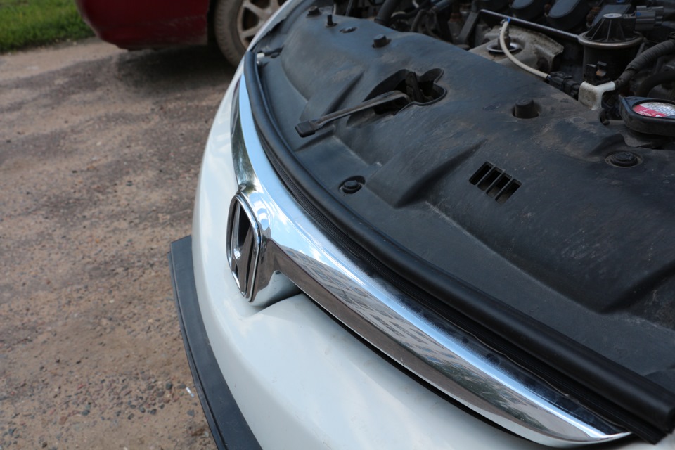 Резиновый уплотнитель под капот — Honda Civic 4D (8G), 1,8 л, 2008 года ...