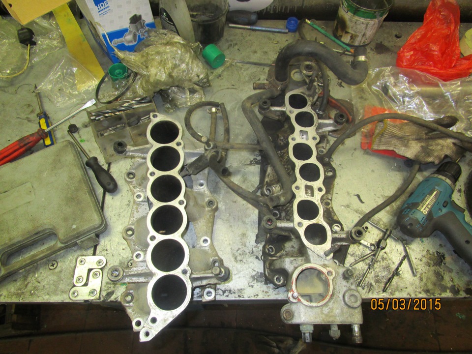 слева коллектор 6G74 справа 6G72 для сравнения — Mitsubishi Pajero (2G)