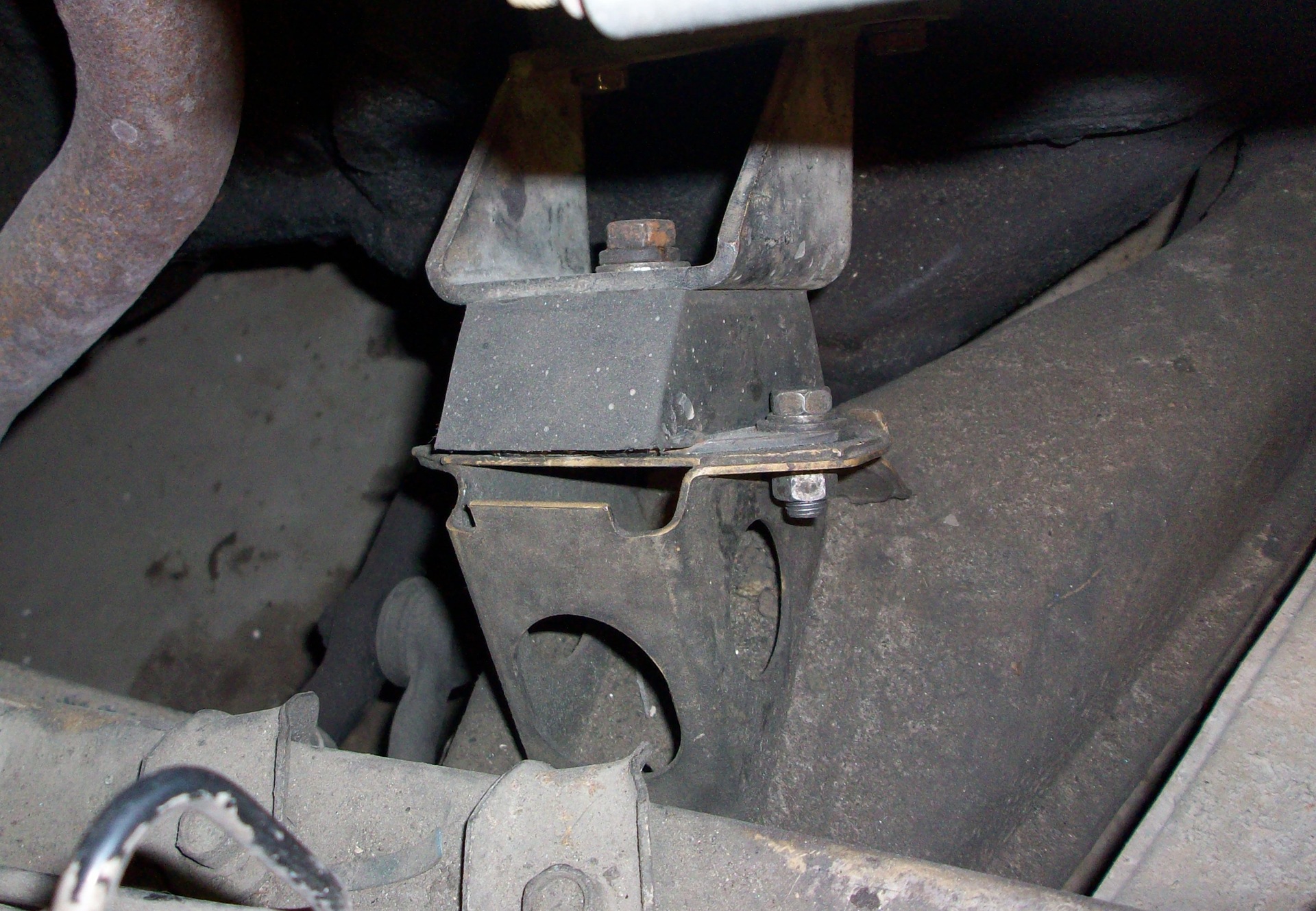 replacement of engine mountings - Toyota Cressida 1979