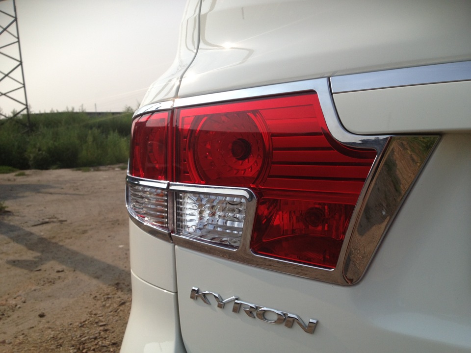 Ssangyong задние фары. Фонарь на ssangyong kyron. Ssangyong kyron led задние фонари. Кайрон затонировал задние фонари. Ssangyong задние фары.