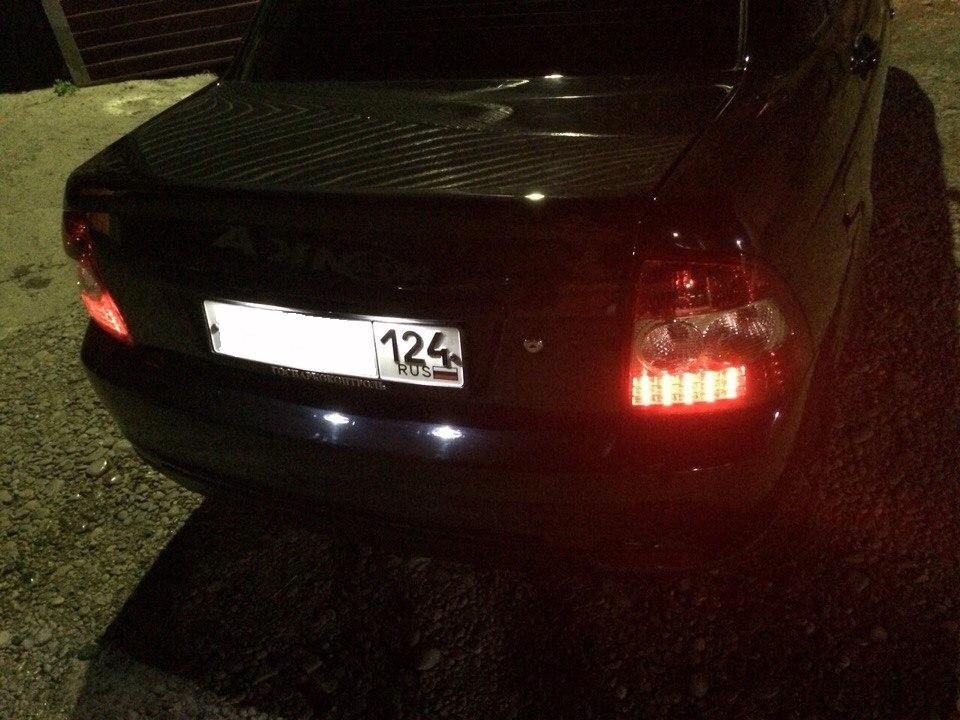 Задний молдинг в цвет кузова ( сабля ) — Lada Приора седан, 1,6 л, 2014 ...