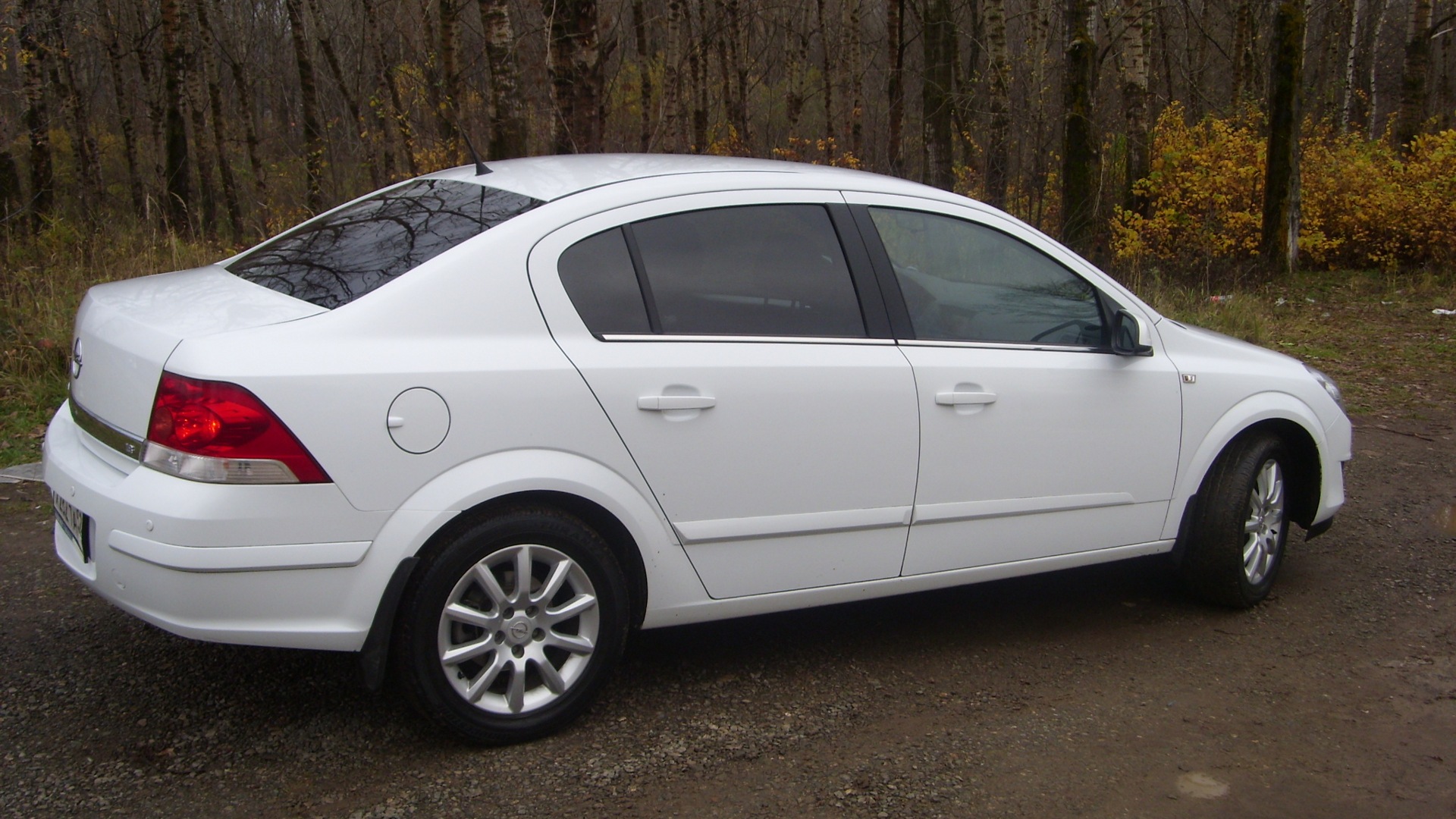 Opel Astra h GTC белая