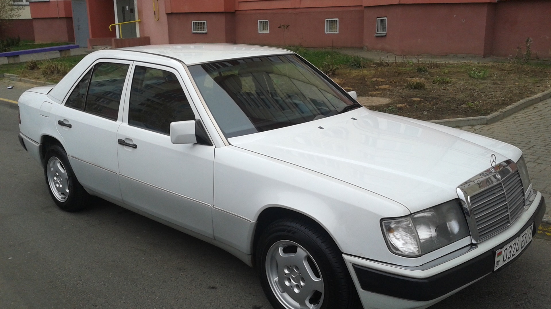 Mercedes-Benz E-class (W124) 2.3 бензиновый 1990 | Белый Мерин 230E на  DRIVE2