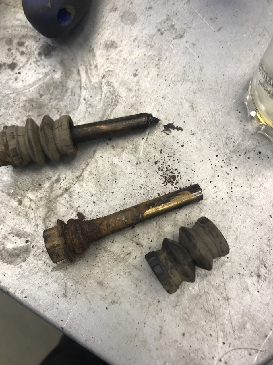 Замена подшипника ступицы, замена выпускного коллектора проточка ...