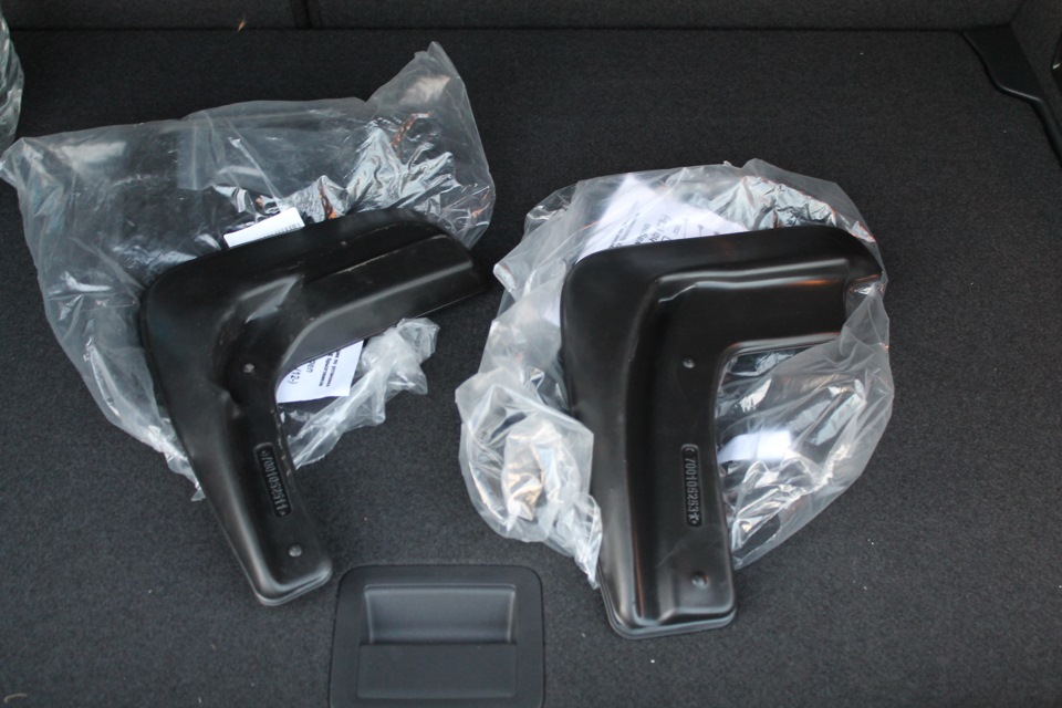 1. Коврики и брызговики LLocker, все как у всех. — Volkswagen Golf Mk7 ...