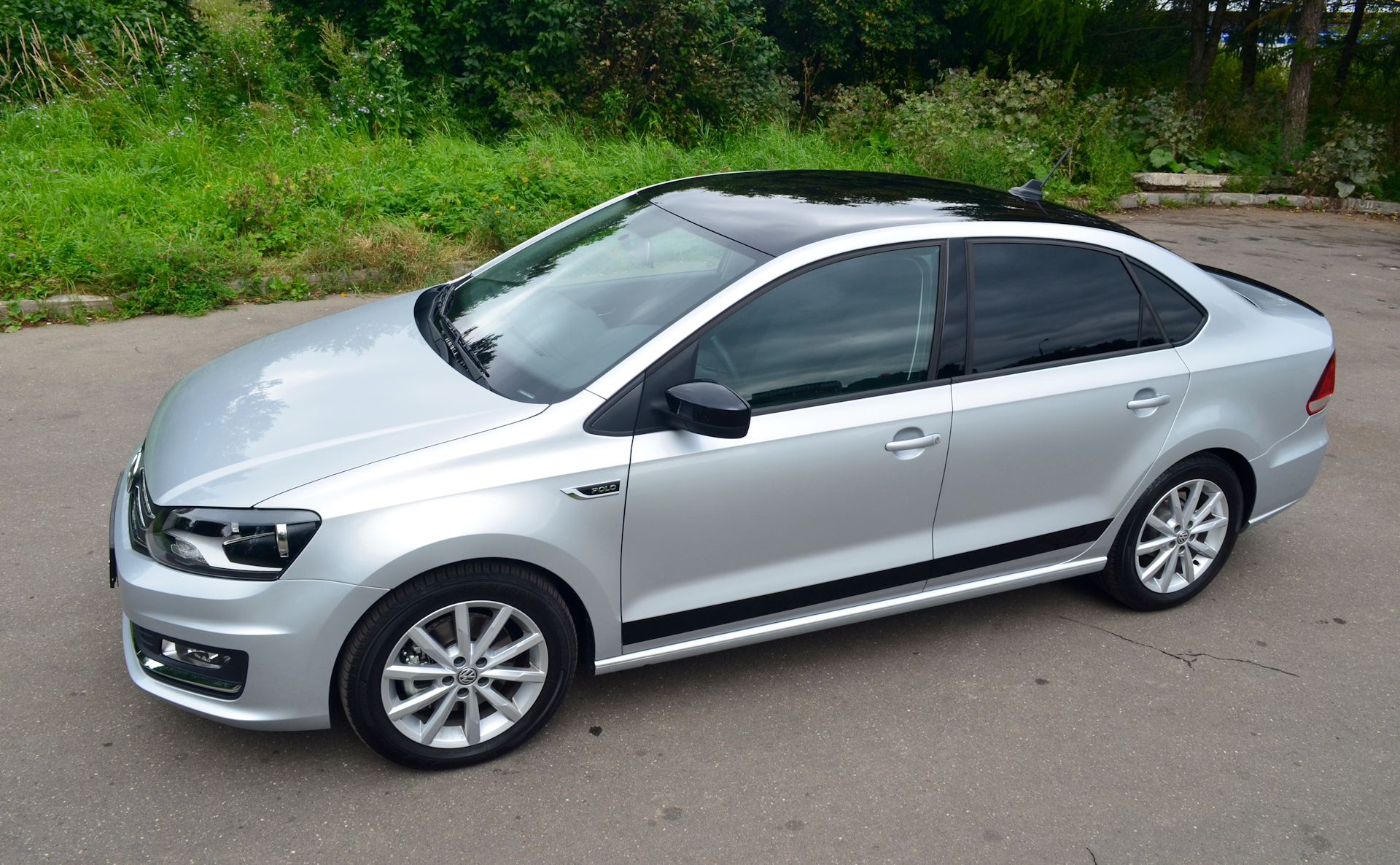 Volkswagen Polo белый металлик