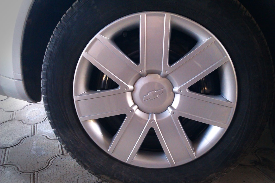 Освежил колпаки и колесные диски — Chevrolet Lacetti SW, 1,6 л, 2005 ...