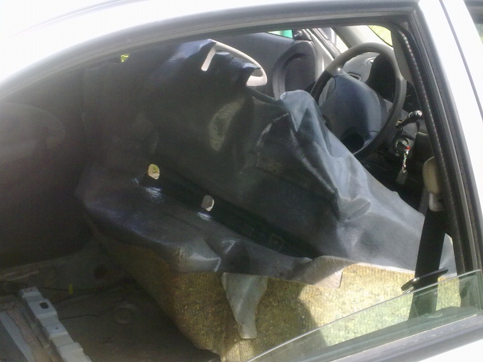 разборка, достаём — Mitsubishi Carisma