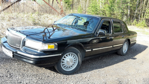 Кар 2 оригинал. Lincoln Town car 1995. Линкольн Таун кар 1997. Lincoln Town car 1997. Линкольн Таун кар 1995 года.