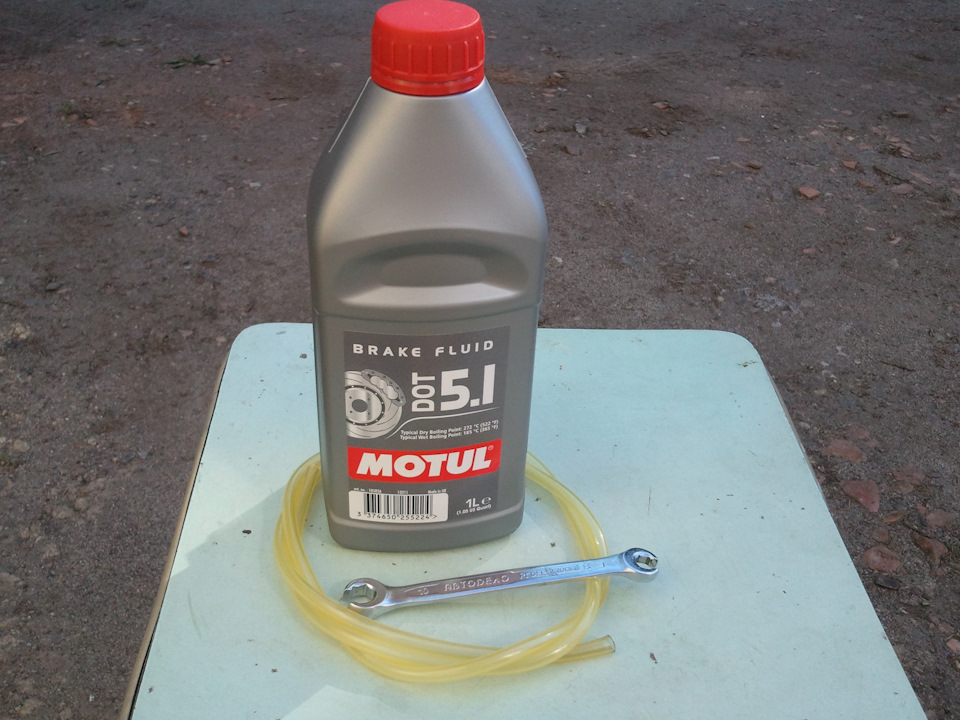 Прокачка тормозов и гидропривода сцепления. — Mitsubishi Lancer X, 1,5 ...