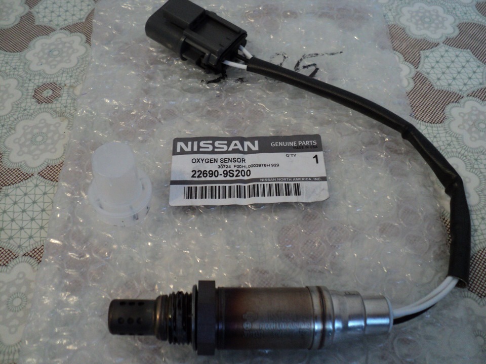 Замена лямбда зонда ниссан. Датчик кислорода Ниссан Жук 1.6. Датчик кислорода верхний Nissan Qashqai. Кислородный датчик Ниссан p10.