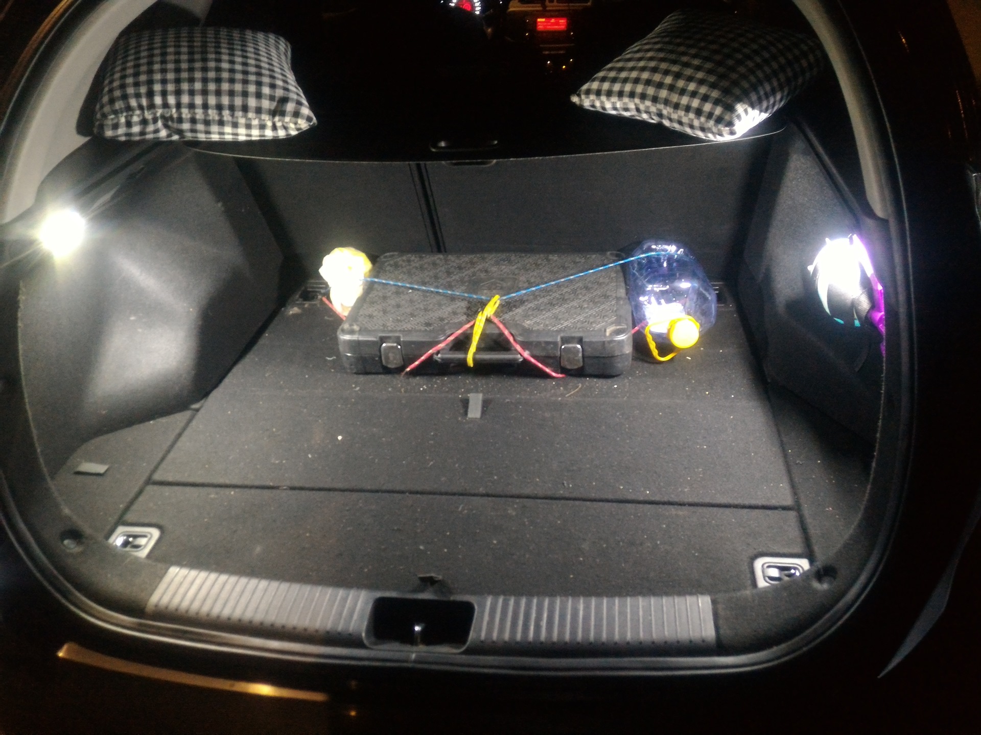 Подсветка двери багажника. Kia Ceed 2015 подсветка багажника. Киа СИД 2 подсветка багажника. Киа СИД 2 универсал подсветка багажника. Киа СИД 2 SW подсветка багажника.