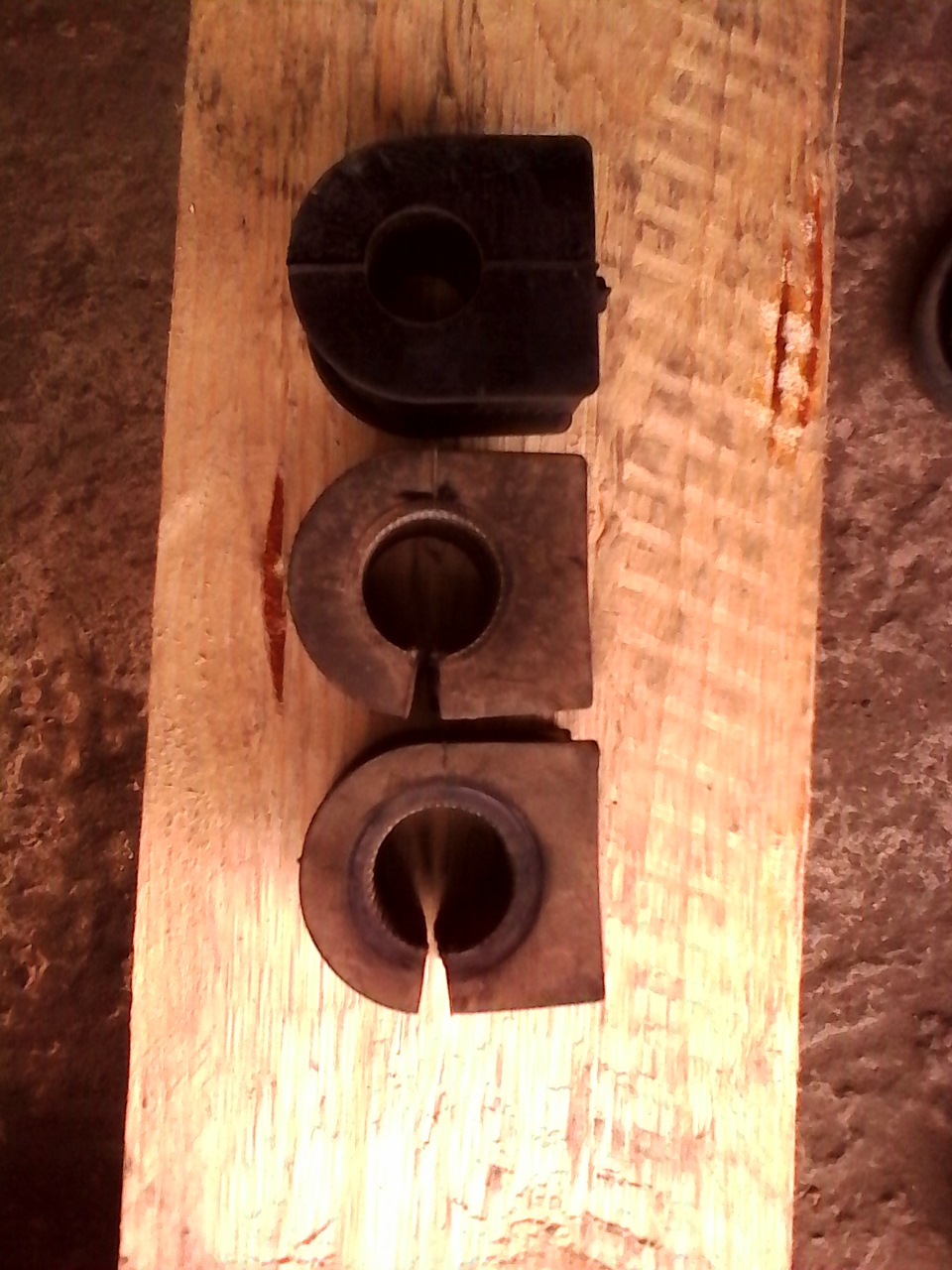 Заменил резинки (втулки) стабилизатора поперечной устойчивости. — DRIVE2