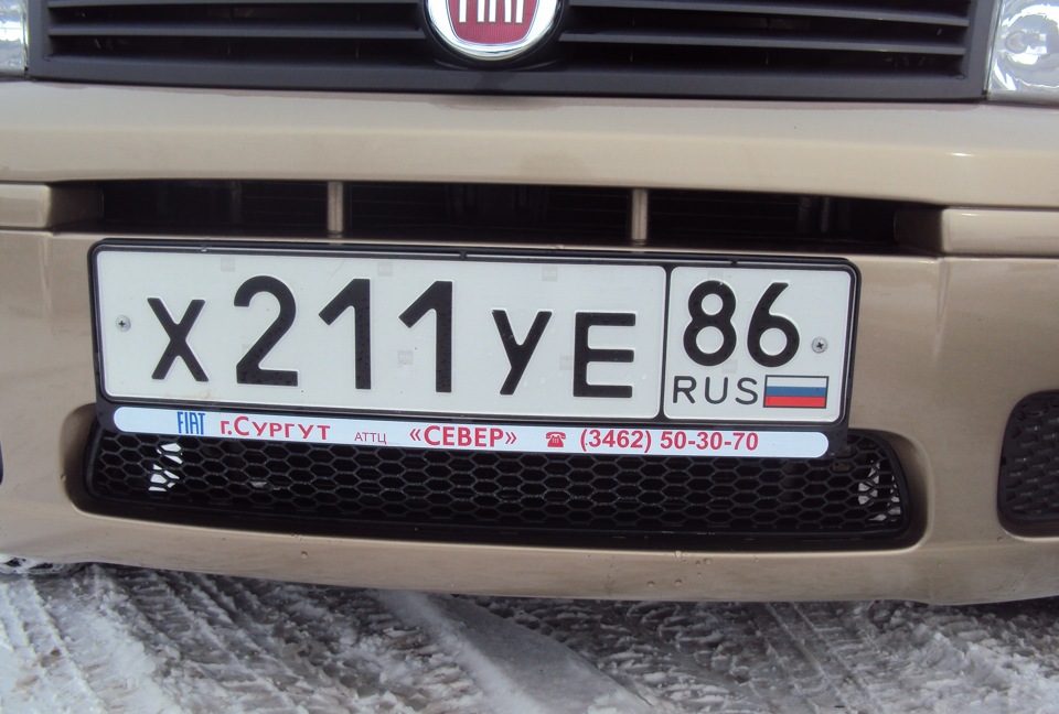 Номер авто шрифт. Буквы автомобильных номеров. Буквы в номерных знаках. Номерной знак автомобиля с буквой и. Буквы для автономеров.