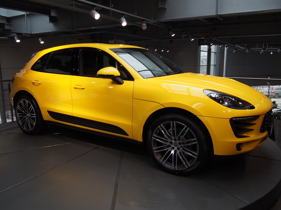 Porsche Macan Р¶РµР»С‚С‹Р№