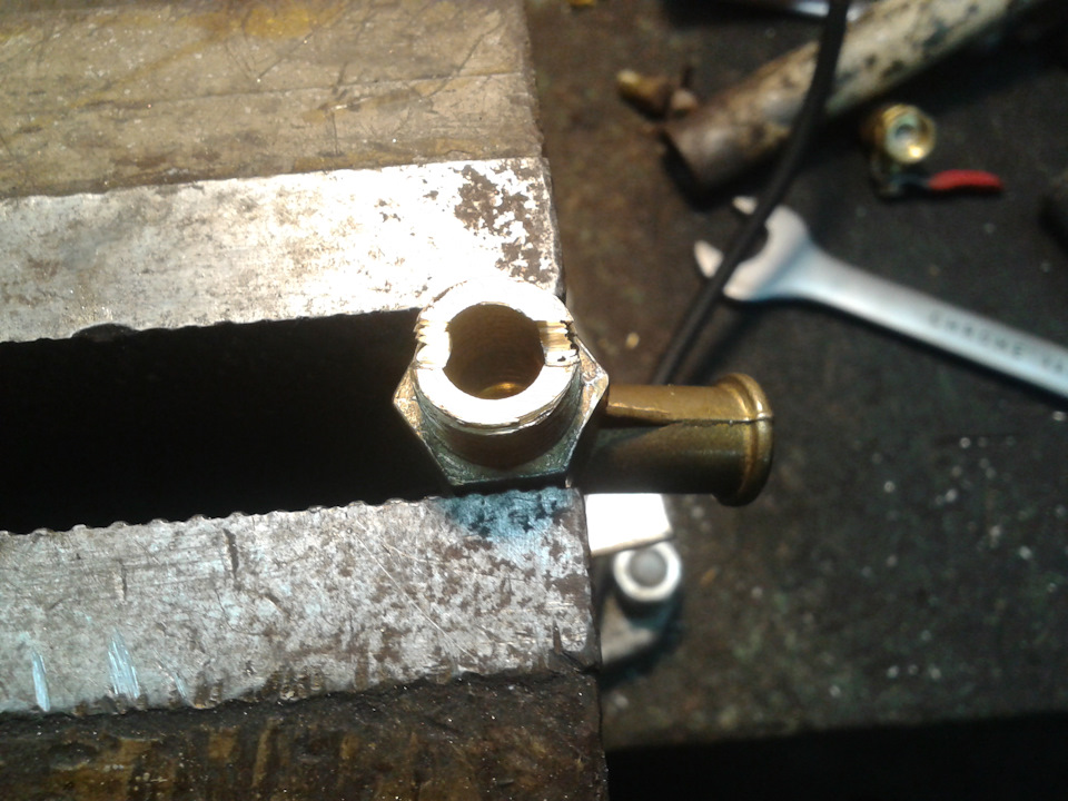 Замена термостата и установка краника слива тосола — Opel Omega A, 2 л ...