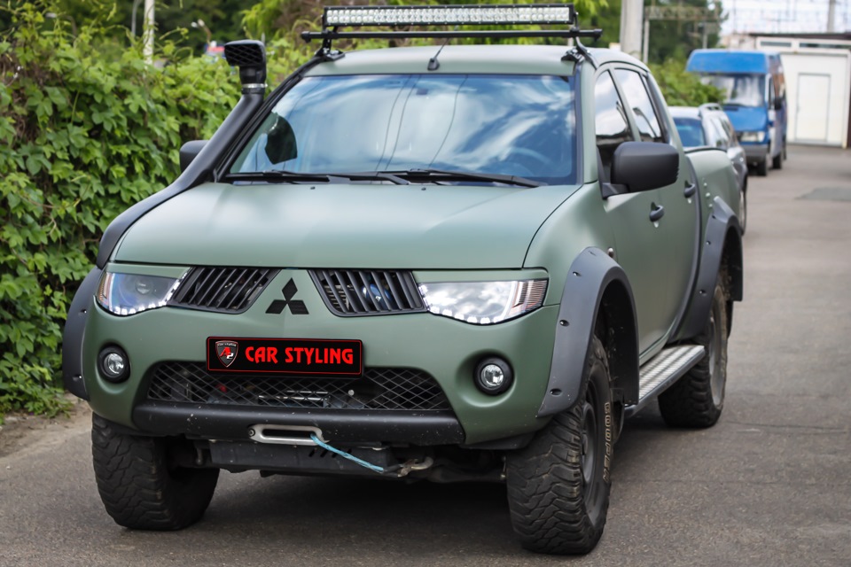 Mitsubishi l200 хаки