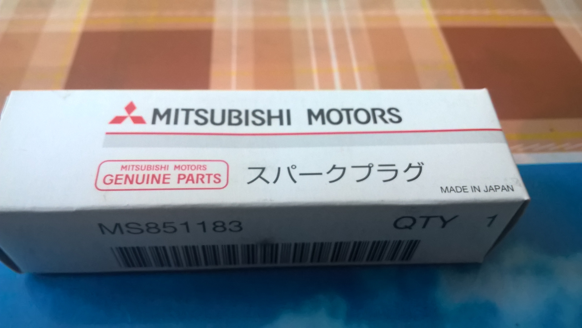 Оригинал митсубиси. Свеча зажигания на Митсубиси РВР 2. Свечи Mitsubishi Motors. Оригинальная упаковка Митсубиси. Маркировка Митсубиши на оригинальных упаковках.