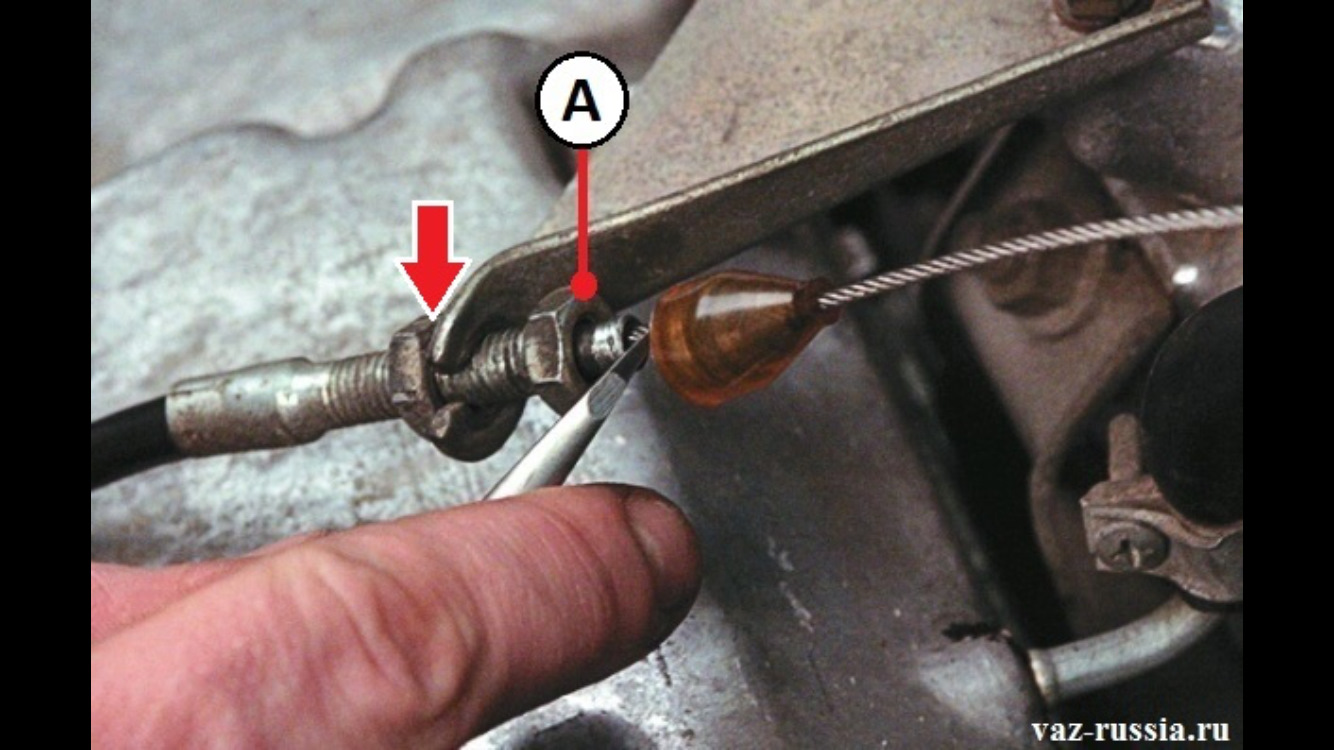 Как снять тросик газа с карбюратора. Трос дроссельной заслонки ВАЗ 2114. Трос педали газа ВАЗ 2114. Трос газа ВАЗ 2115. Тросик дроссельной заслонки ВАЗ 2115.